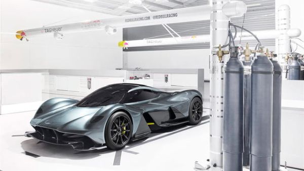 Aston Martin ще сканира задниците на клиентите си